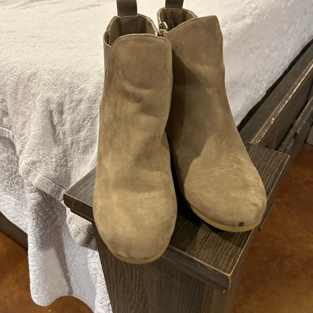 Ladies Time & Tru tan booties size 7